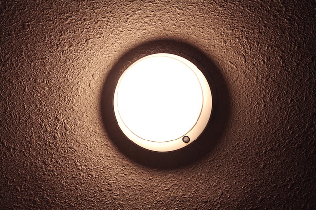 גופי תאורה צמודי תקרה - כמה הם מתאימים לביתכם